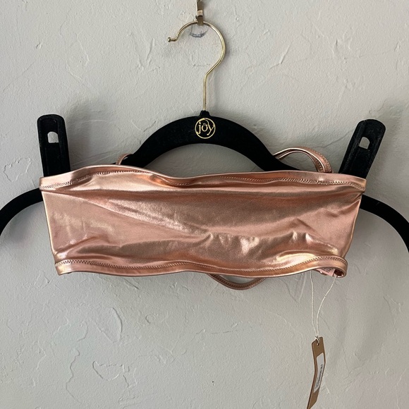 ✨SKIMS SWIM METALLIC BANDEAU BIKINI TOP IN CHAMPAGNE XS - Picture 3 of 4